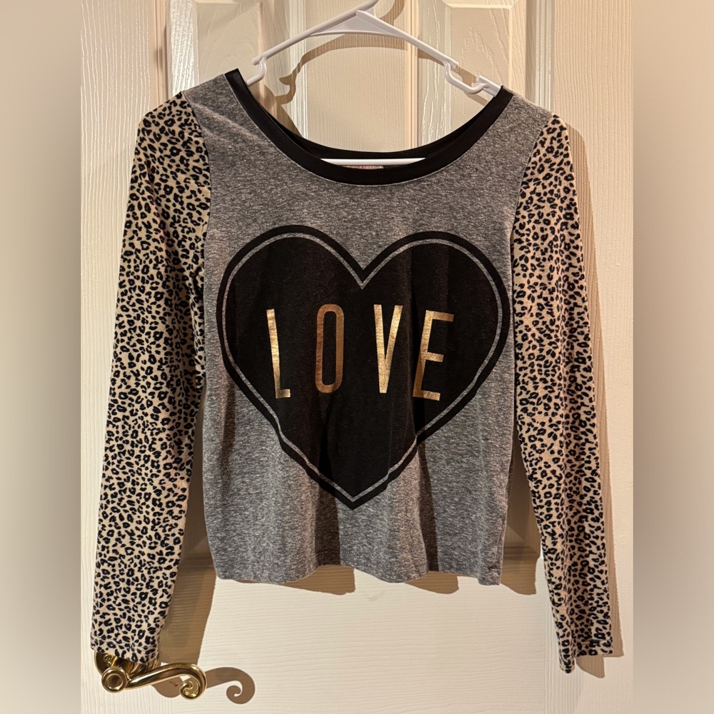 GB GIRLS L  Adorable Gray and Leopard Print Long Sleeve Top with Heart Design